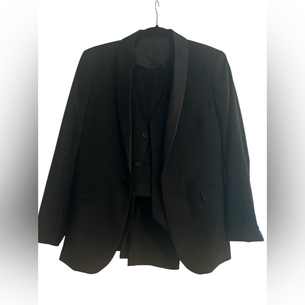 4 piece boys suit tuxedo Black size 16